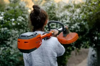 Husqvarna 320iL Review: Dual-Direction Control Meets Smart Trimming
